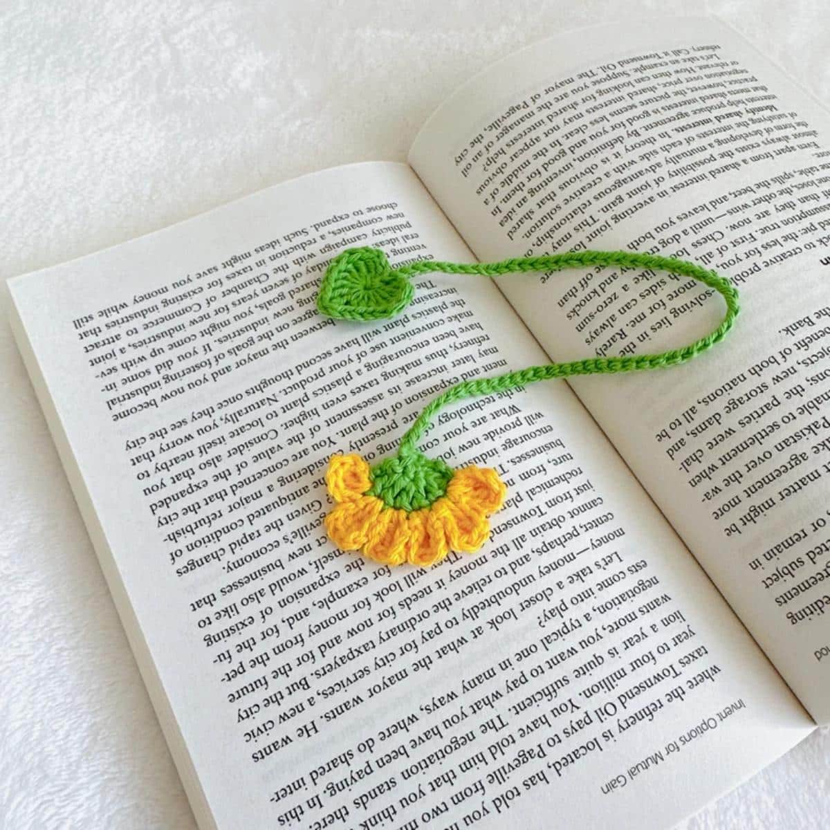 Crochet Minimalist Flower Bookmark
