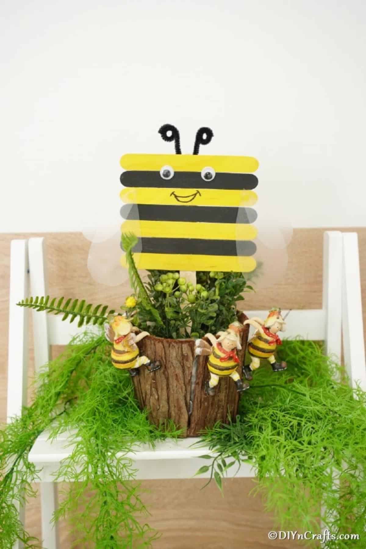 Cute DIY Craft Stick Bee